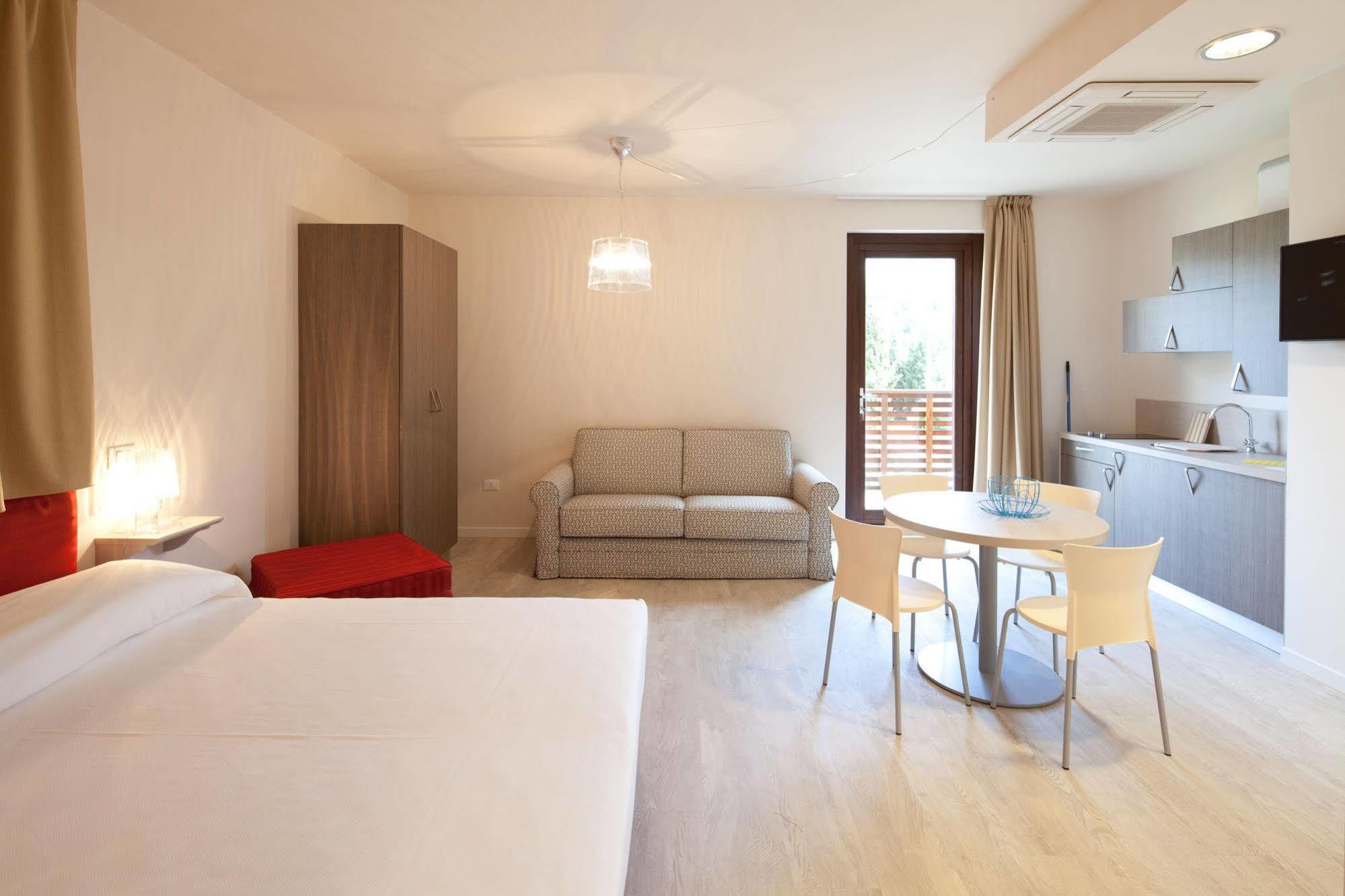 Residence Лено Екстериор снимка